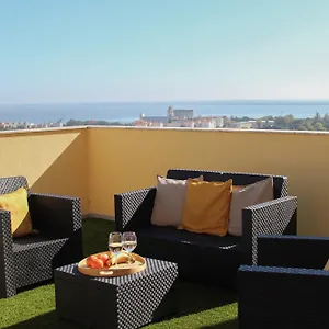 https://private-70-m2-rooftop-apartment-with-stunning-river-views.hotels-lisbon-portugal.com