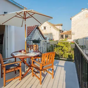 https://apartments-zlatin-dvor.splithotels.org